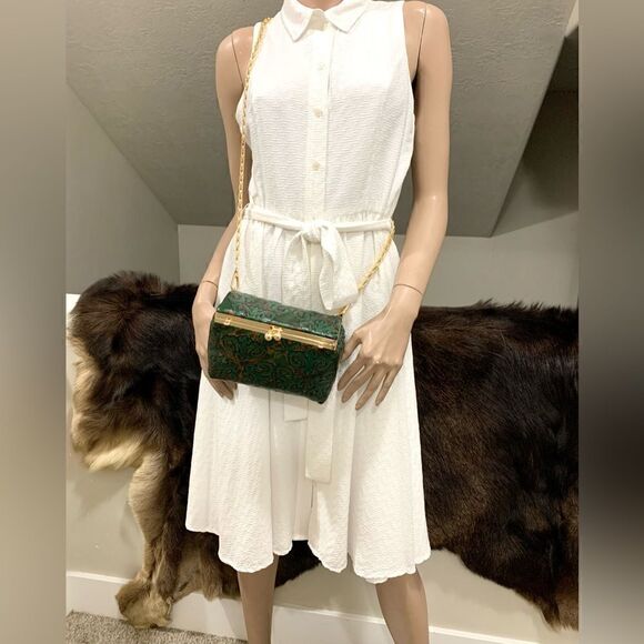 Handmade Genuine Leather Floral Embossed Kisslock Box Bag/Cosmetics case - Picture 5 of 16